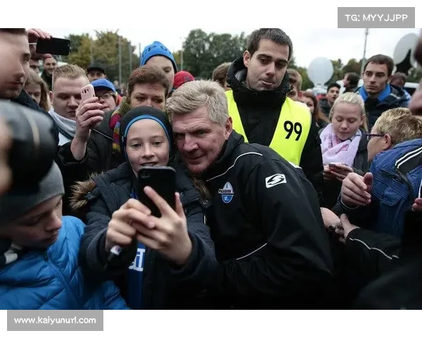 名宿重返赛场 球队举办经典赛事重现活动 名宿重返赛场 球队举办经典赛事重现活动